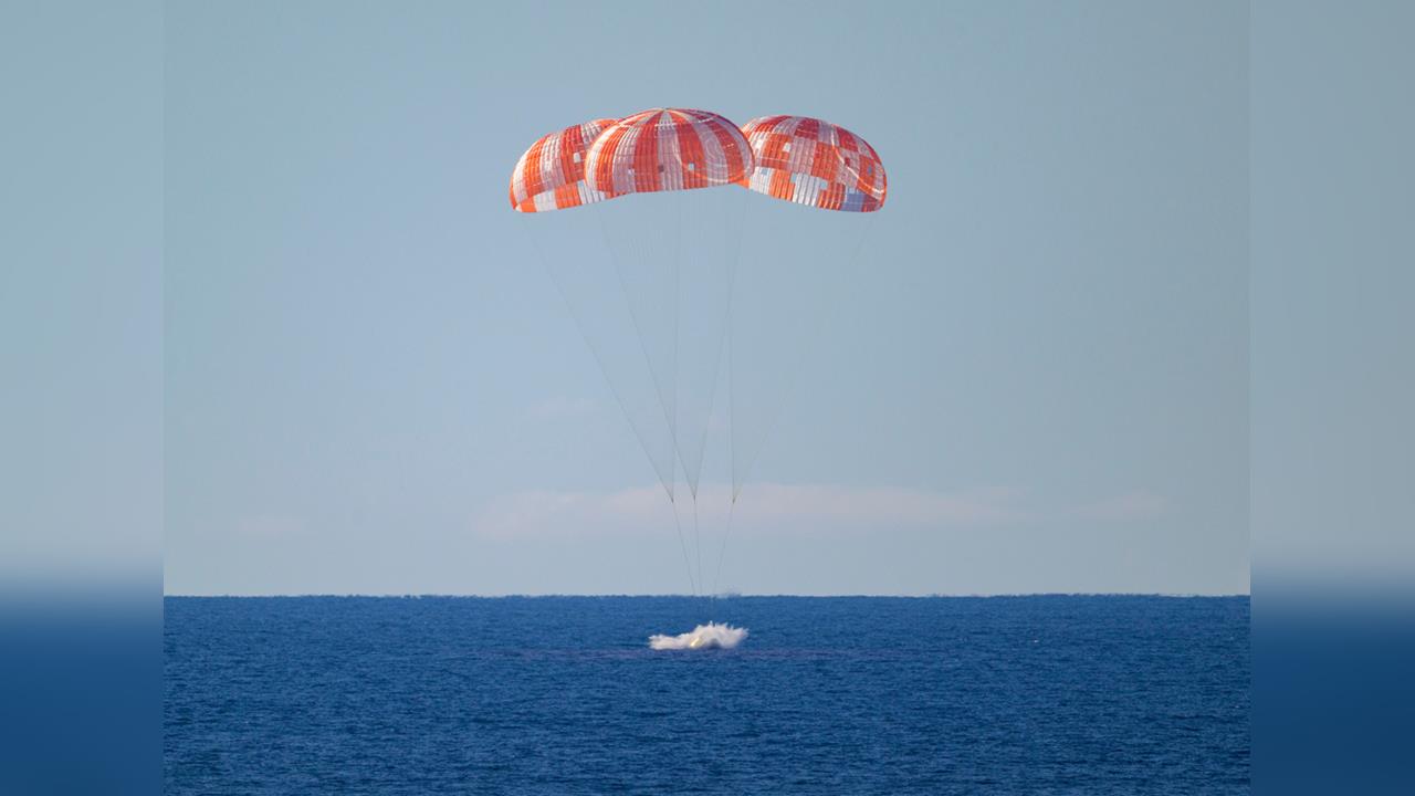快新聞/時隔半世紀!NASA「阿提米絲2號」完美濺落 4名太空人成功回歸