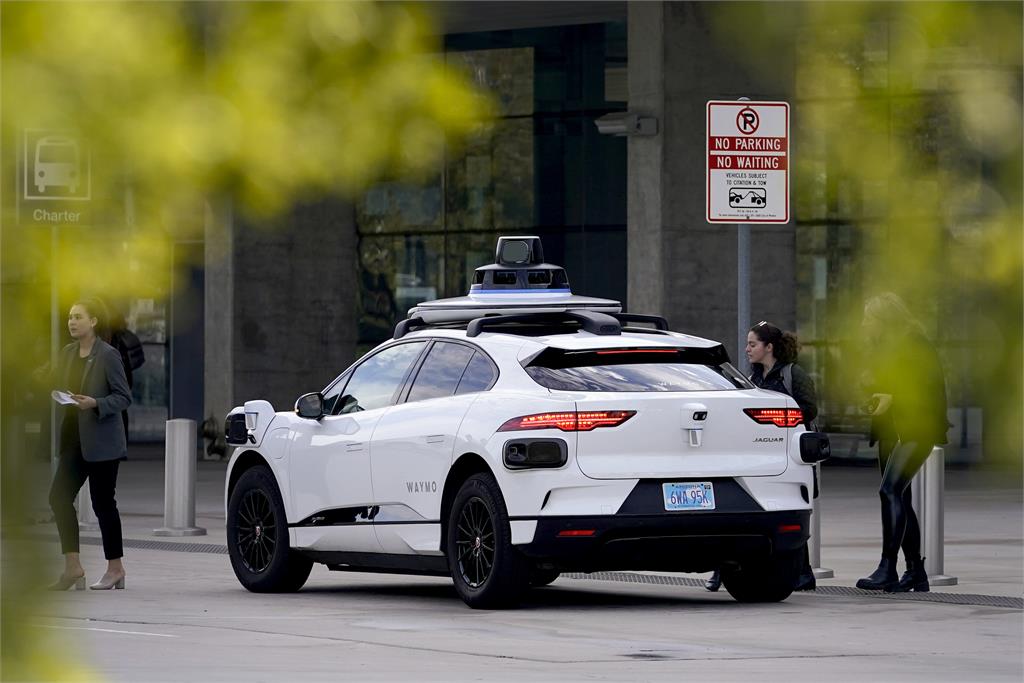 美國加州「無人計程車」 APP預約隨叫隨到