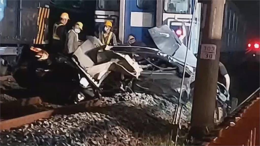 轎車撞路樹再飛進鐵道　遭列車撞上駕駛身亡
