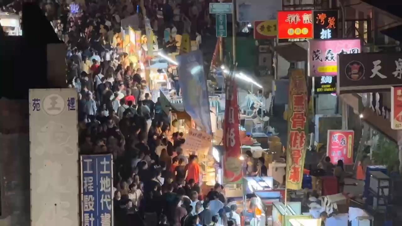 鬼門關夜市開打!不滿前妻偕前員工擺攤 男子持鐵棍砸攤