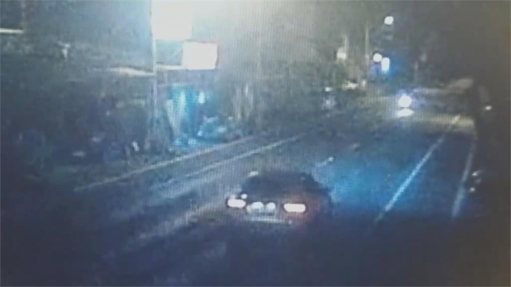 越過中線逆向撞上對向轎車　宜蘭7旬騎士噴飛送醫不治