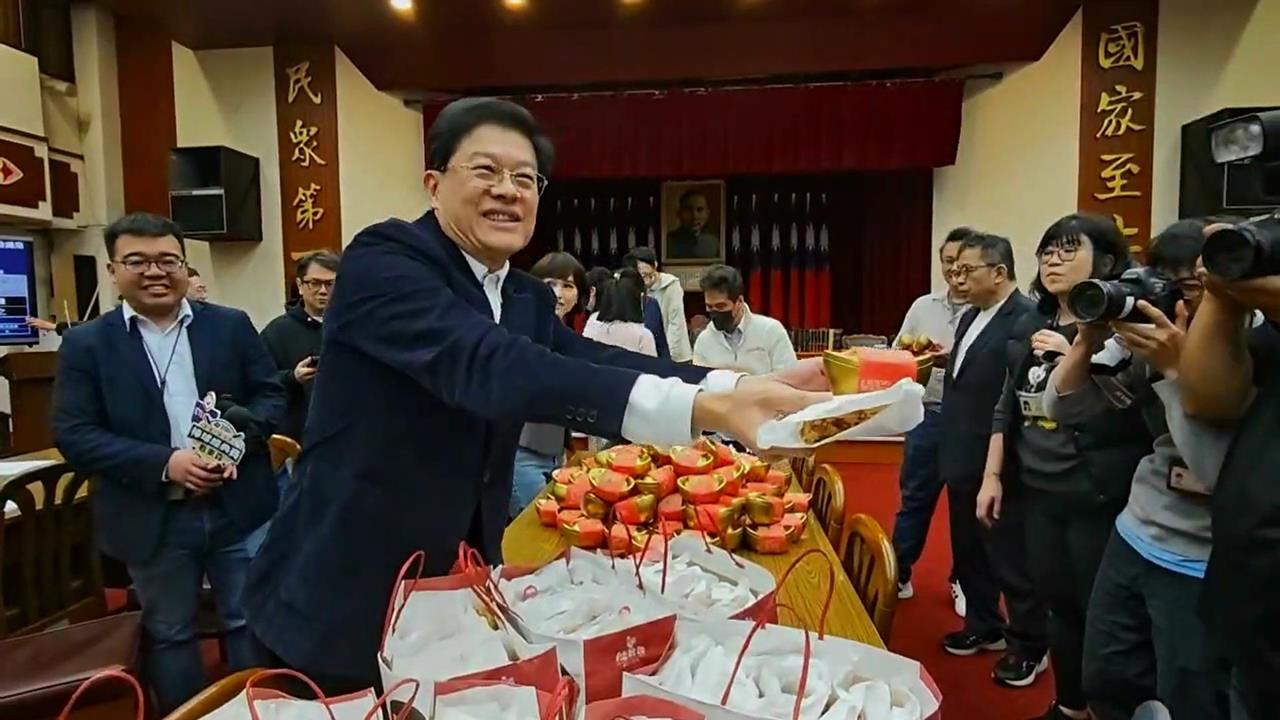 快新聞／台股站穩3萬點！羅明才請雞排珍奶慶祝　4萬點再加碼送面膜