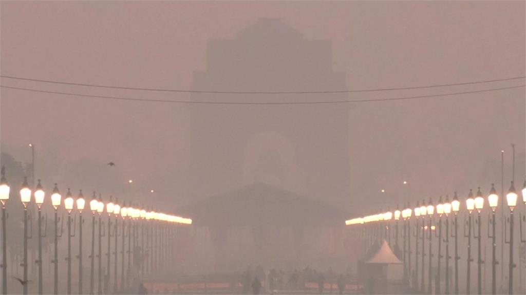全球污染最嚴重首都！新德里PM2.5爆表　挨轟「露天毒氣室」