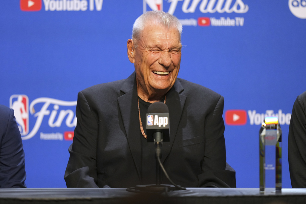 NBA／名人堂傳奇教頭領終身成就獎　穿湖人巨星最新籃球鞋批前東家犯大錯