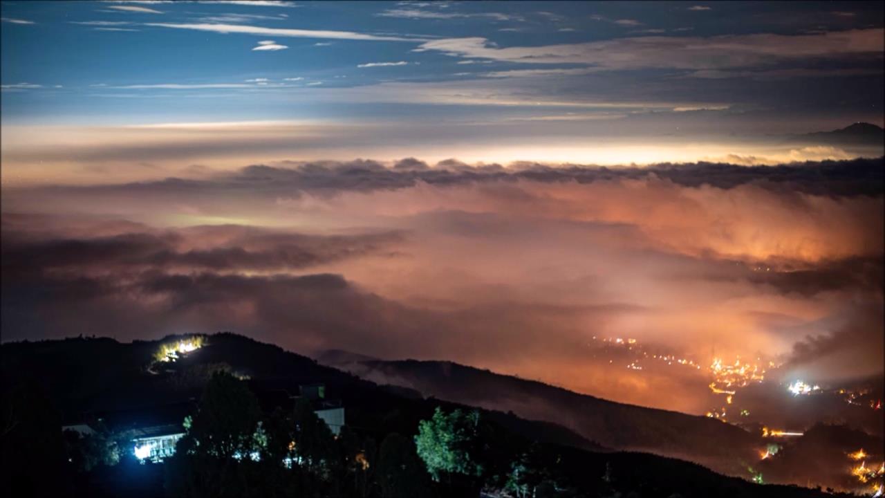 南投大崙山「雲瀑秀」美景　萬家燈火交織夢幻琉璃光