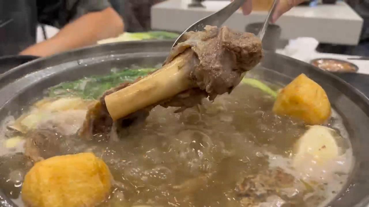 這間火鍋店主打「湯底從中國空運」！一派人秒喊「不敢吃」2邊網友戰翻
