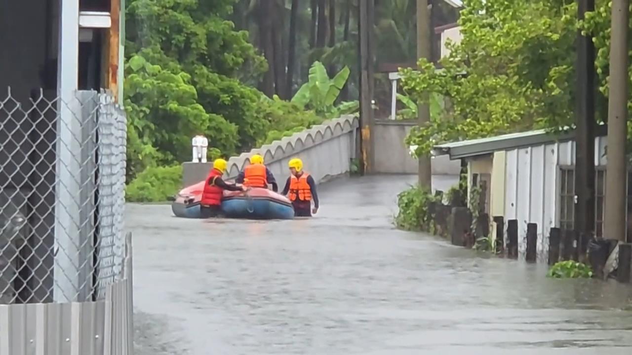 雨彈炸南台灣! 台南嬰放收納箱撤離 屏東水深及腰