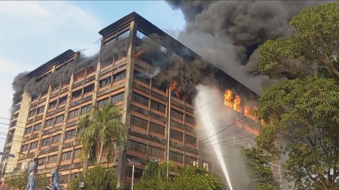 孟加拉吉大港工廠火災 燒逾4個小時仍未控制住