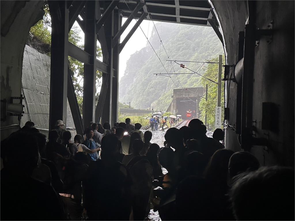 快新聞/新自強號出軌懲處出爐!「這人」事發前3分鐘去廁所 董事長自請處分