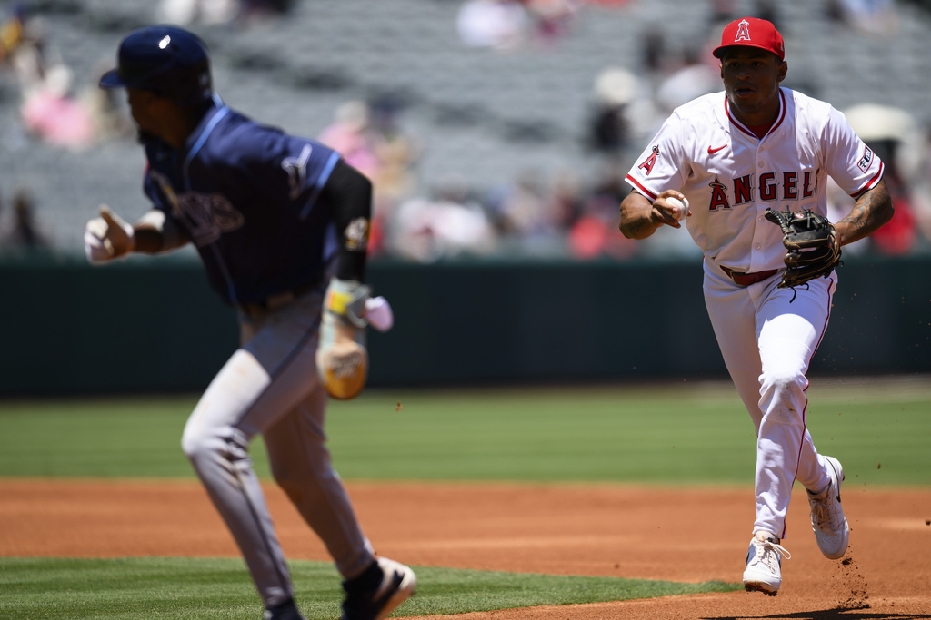 MLB(影)/有本事就來抓我! 光芒快腿菜鳥領銜演出最精彩投手犯規