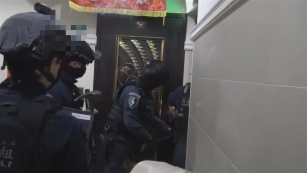 欠錢還打人！　明仁會成員痛毆債主關狗籠