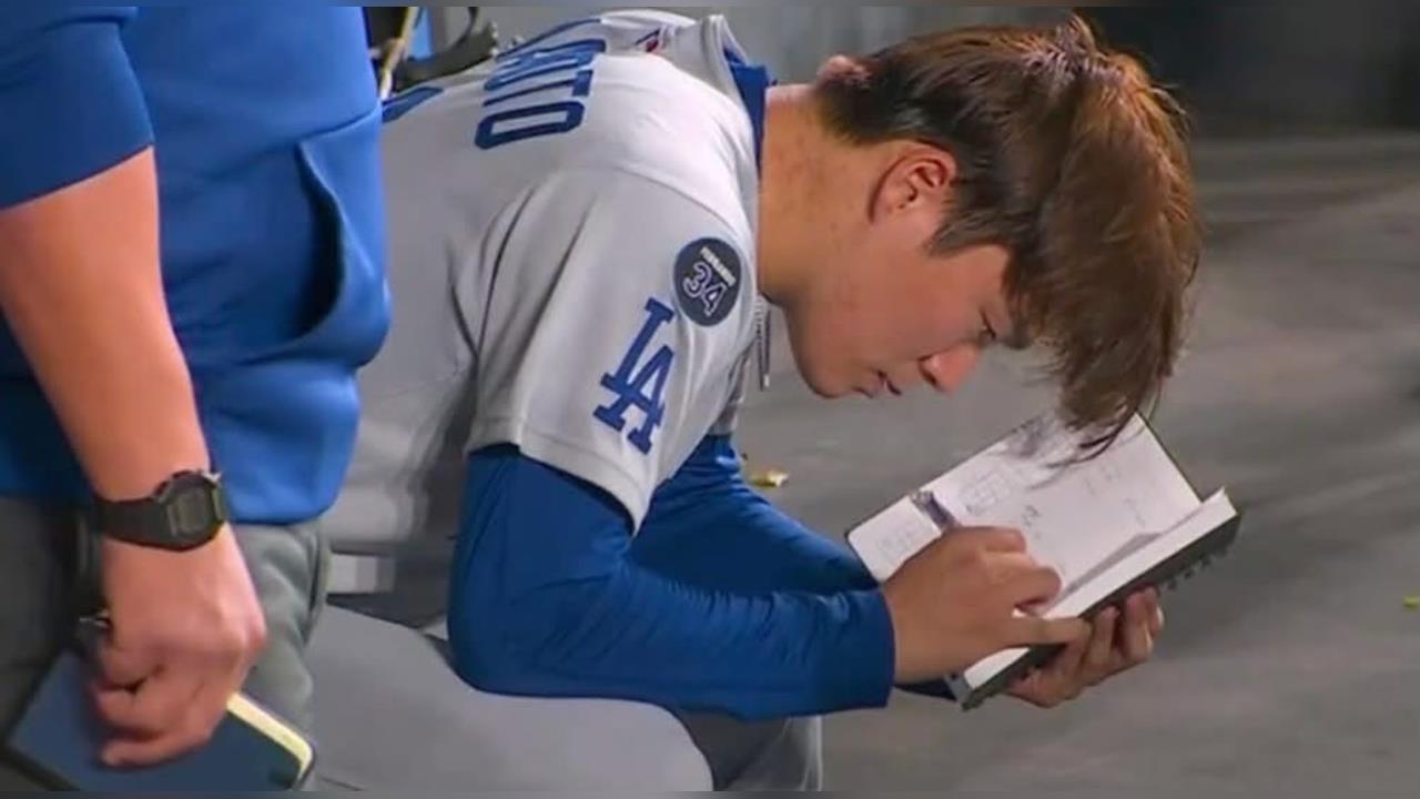 MLB(影)/完投勝絕非一天造就!網翻山本由伸世界大賽「休息室寫筆記」日職就做過