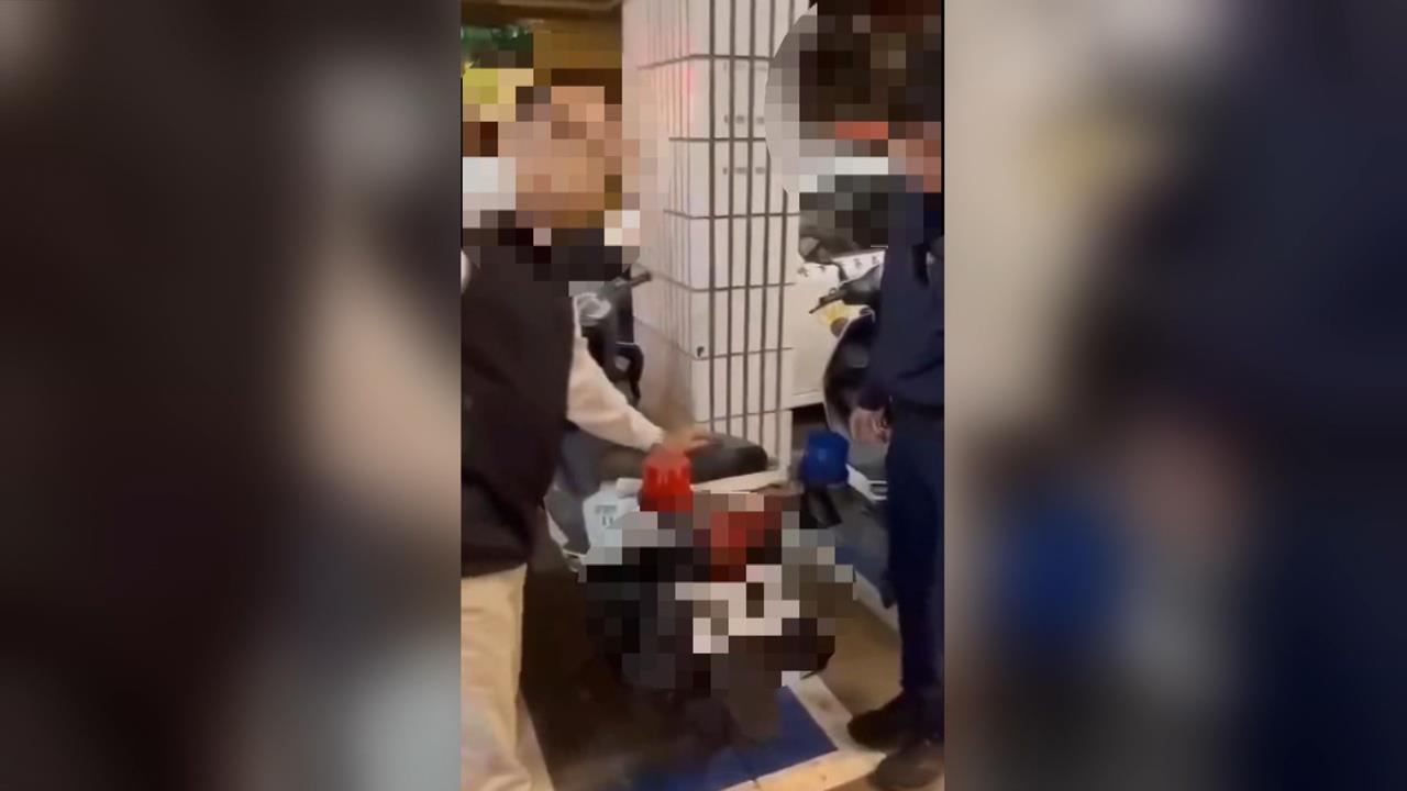 霸凌? 不滿基層不洗機車 所長"舔手指抹機車"教洗車