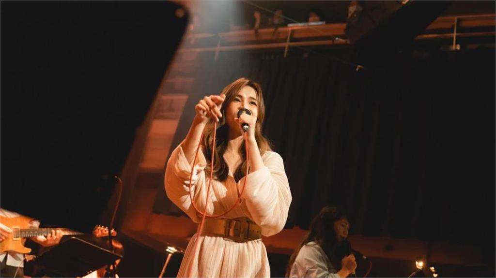 林芯儀出道16年首場演唱會又唱又跳！三度落淚向媽媽真情告白