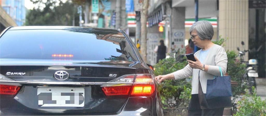 不只李俊俋！張斯綱再爆監委濫用公務車　民眾拍到監委搭公務車「上班看牙醫」