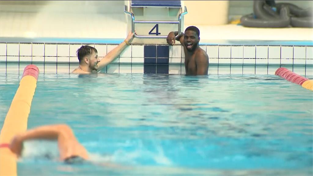 掃除刻板印象 英國推廣黑人投入游泳運動