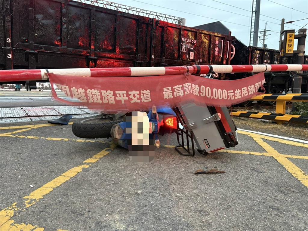 快新聞／台中平交道事故　騎士撞上台鐵貨運列車當場死亡