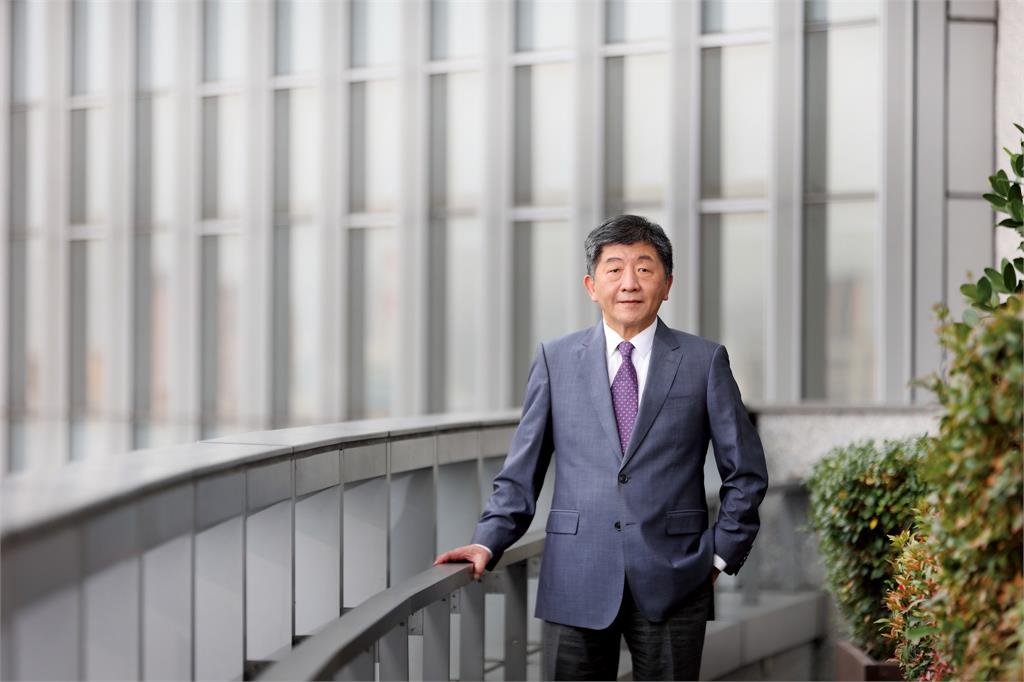 陳時中開粉專17小時「7萬個讚+藍勾勾」   四叉貓：刷新台灣政治人物紀錄