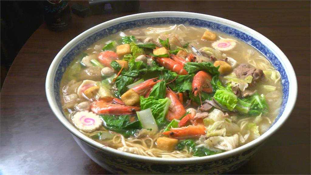 台灣之光大胃王剛狂嗑208碗蕎麥麵　再PK美國大胃王吃什錦麵