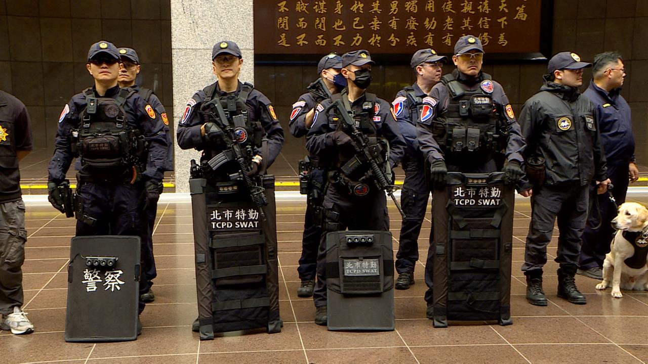雙北跨年維安升級 部署逾1300名警力「全數配槍彈」戒備