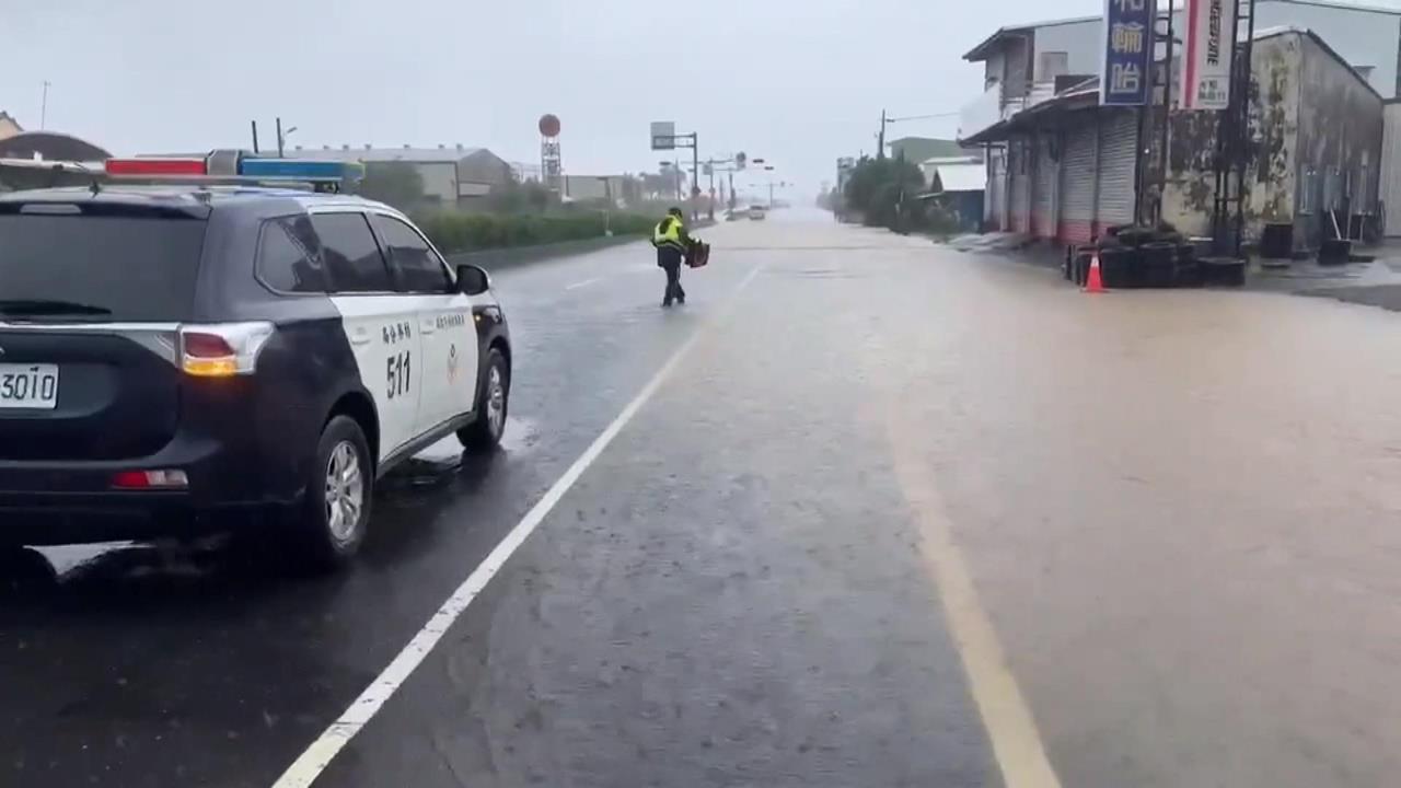 小琉球風雨交加　屏東縣長周春米連跑數地視察