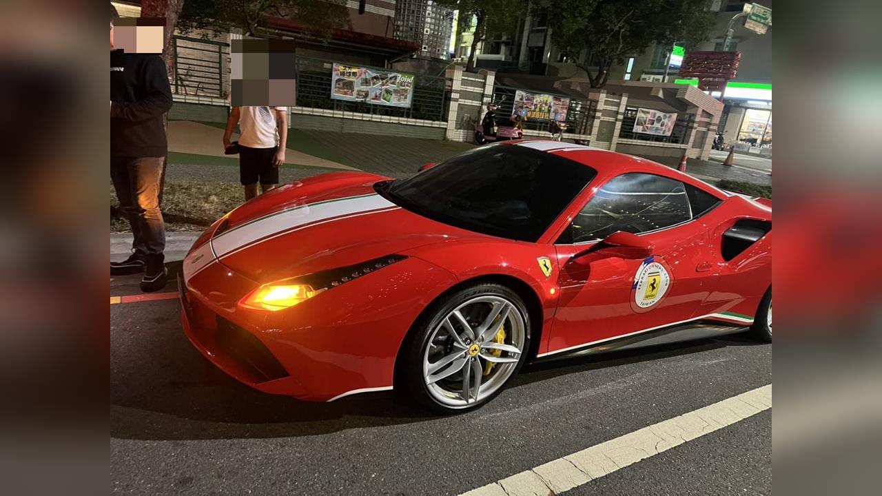 快新聞／賠慘了！小學生騎YouBike撞「稀有法拉利」　家長恐需負擔天價維修帳單