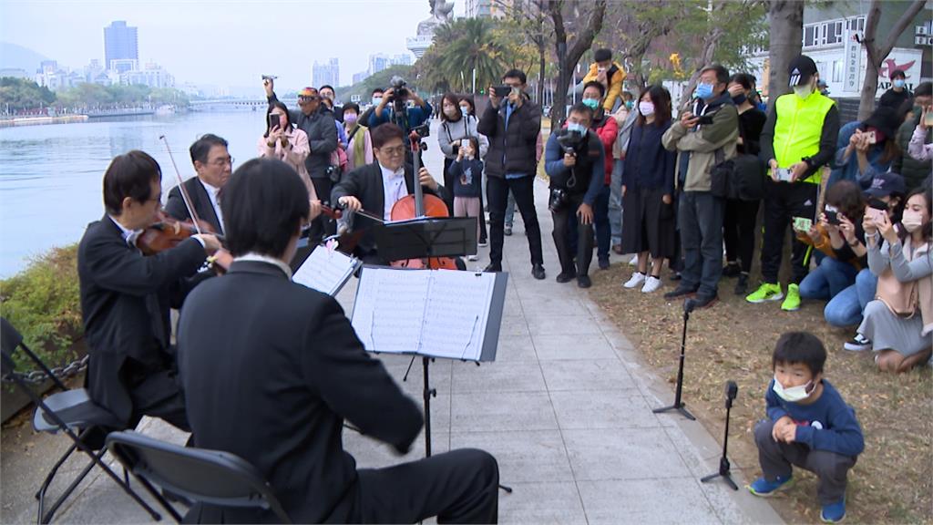  元旦驚喜  愛河快閃歡樂頌 