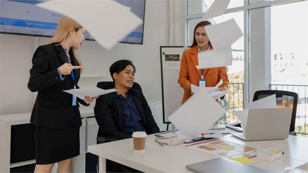 辦公室宮鬥劇退散 主管必學6招優雅化解公事衝突