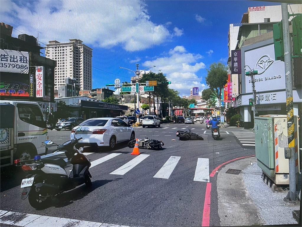 趕赴考試路上出車禍　警駕巡邏車助男子順利抵達