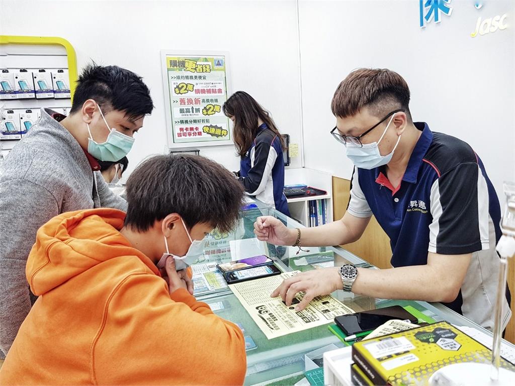 同學注意：轉大人的第一支手機這樣買 媽媽秒放心