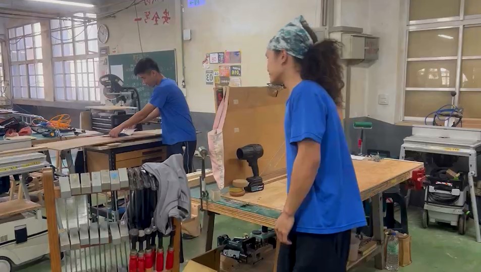 高中生技藝競賽！　公東高工陳亮維奪木工科金手獎第一