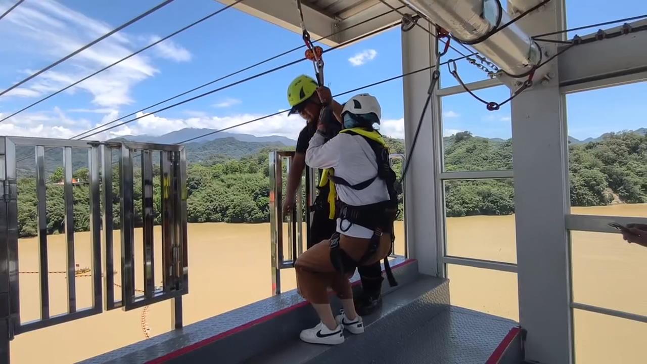 飛越明德水庫飽覽湖光山色！　３３０公尺高空滑索挑戰膽量