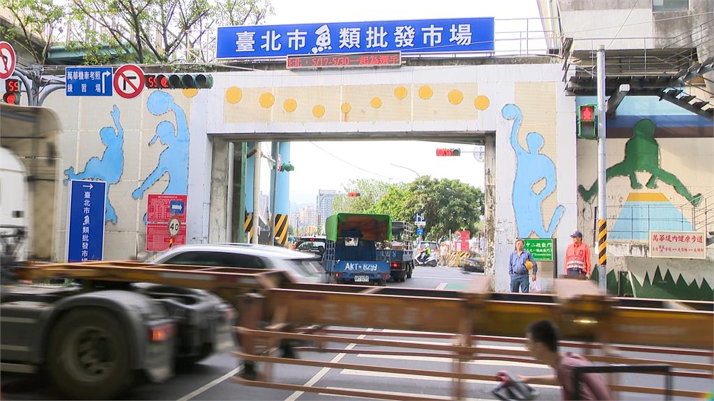 逾2000居民抗議華中橋堤外停放垃圾車 市府:計畫暫緩