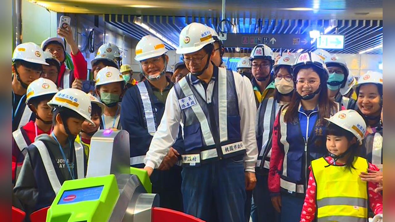 桃園捷運綠線開箱秀成果　張善政化身榮譽車長親領介紹
