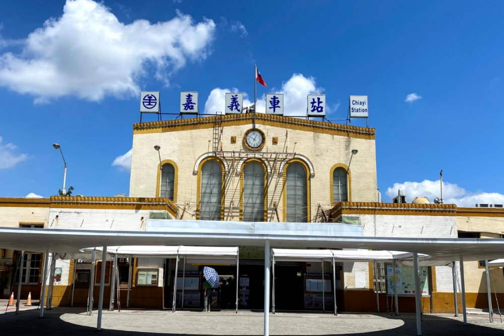 跨年夜驚魂！台鐵車廂驚見「一把利刃」　列車長通報警方到場真相曝光
