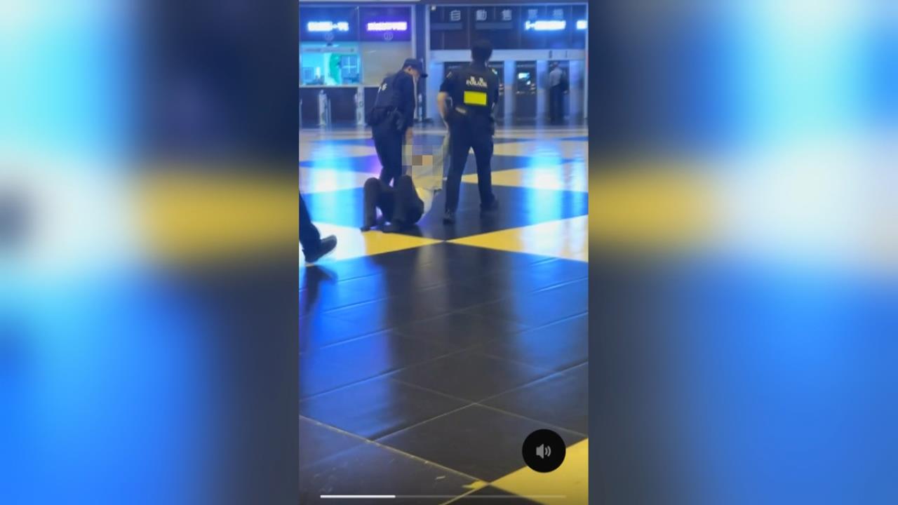 不滿被要求補票大鬧北車　男子遭警「拖行」架離現場
