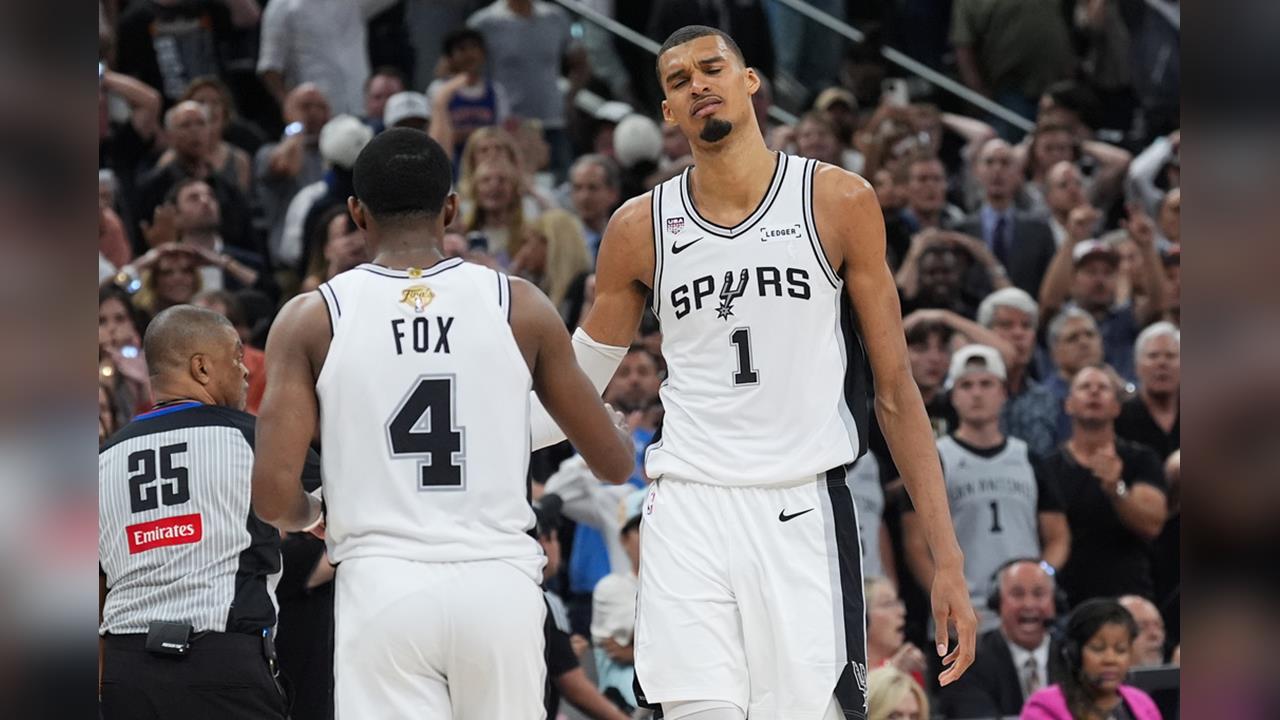 NBA(影)／致命失誤葬送比賽！馬刺少主「斑馬」沮喪坦言：我搞砸了...