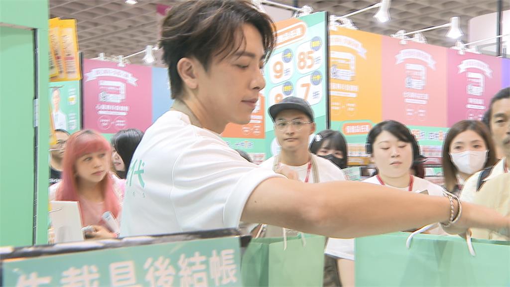 Energy坤達化身寵物展店長　曝夫妻話題圍繞「毛小孩」