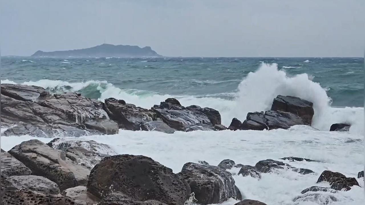 不斷更新／蘭嶼、綠島開第一槍！中午12時起「停班課」　各地颱風假情形一次看