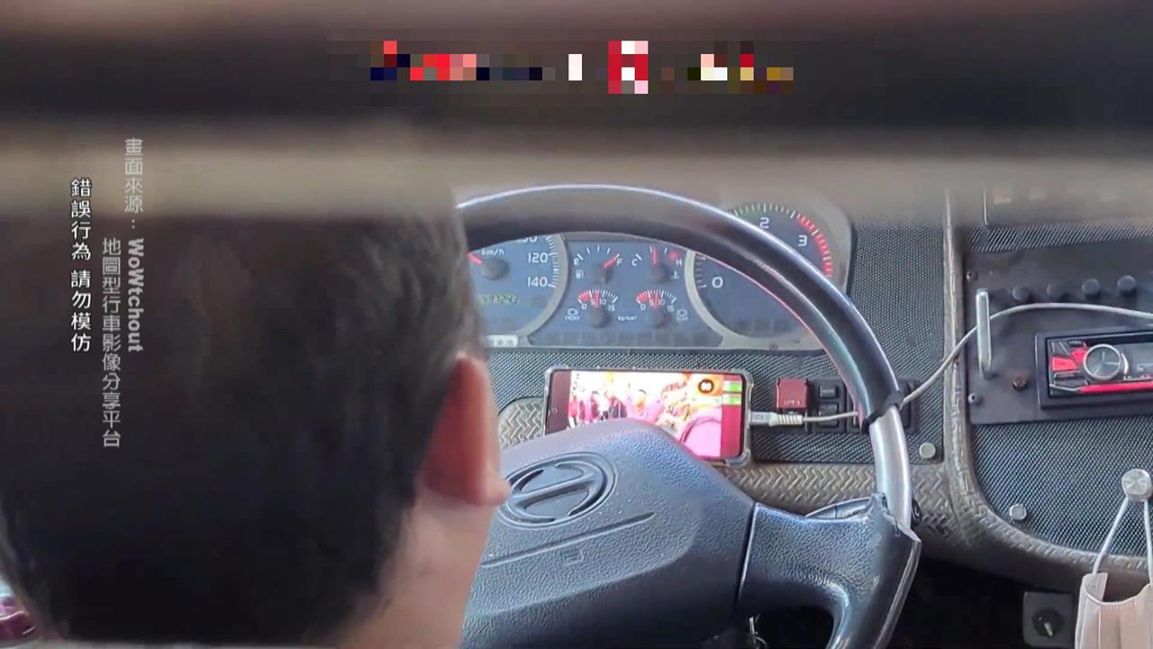 誇張！公車司機開車邊看影片　客運業者：將進行懲處