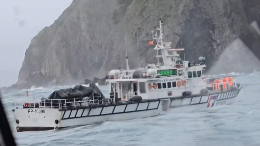 快新聞／驚！基隆嶼19名釣客「有7人落海」　　6人獲救1人仍失聯中