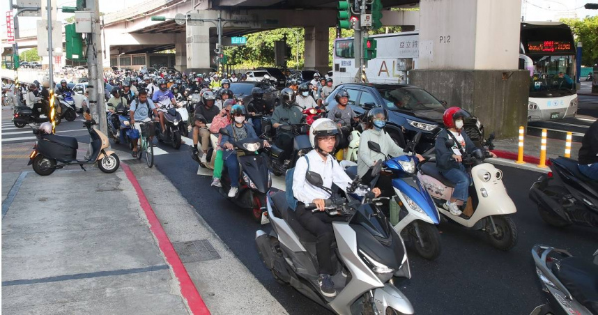 醫警告騎車別穿拖鞋!發生意外恐後果嚴重 田徑國手車禍中斷生涯
