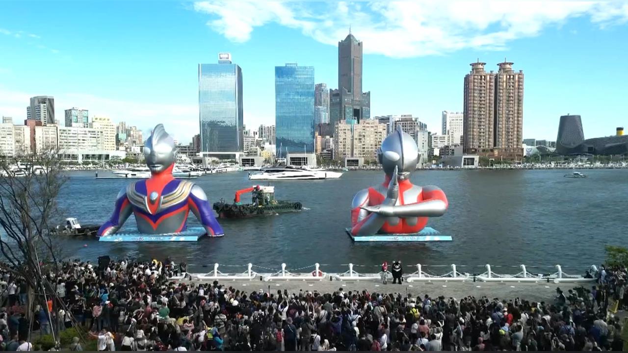 冬日遊樂園閉幕 超人力霸王合體道別上千民眾守候