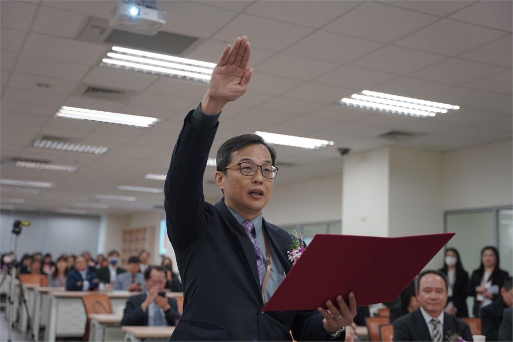 姜至剛上任！食藥署今舉辦新任署長交接典禮