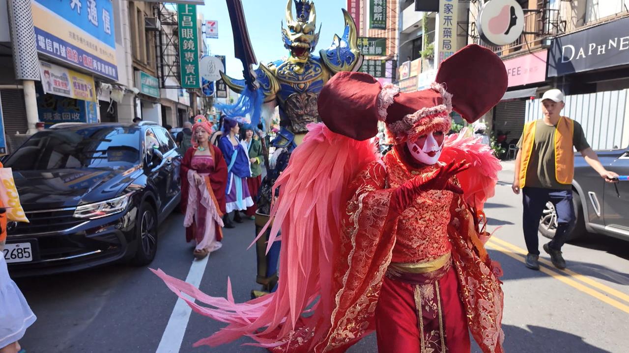 街頭變舞台！鹿港Cosplay踩街　王惠美扮成「他」來共襄盛舉