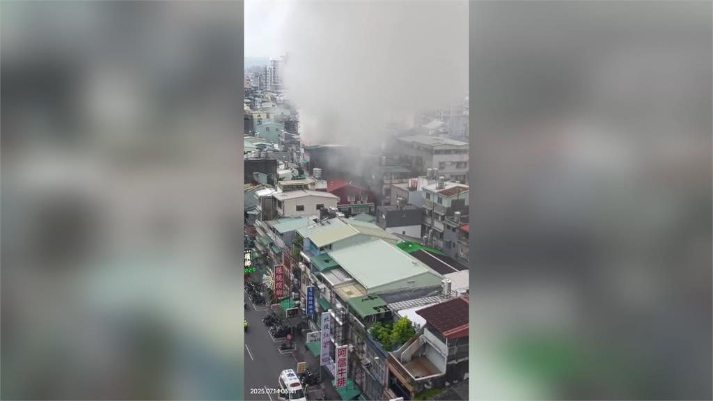 三重民宅清晨竄火舌! 7旬翁葬身火窟、隔壁鄰居4貓1狗亡
