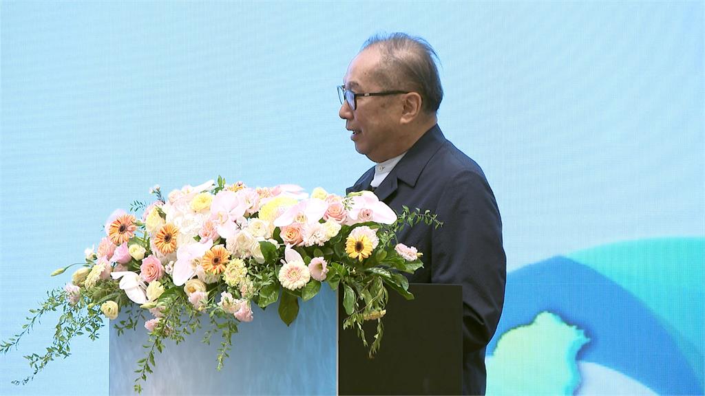 林百里現身行政院生技會議　談AI+生醫成果