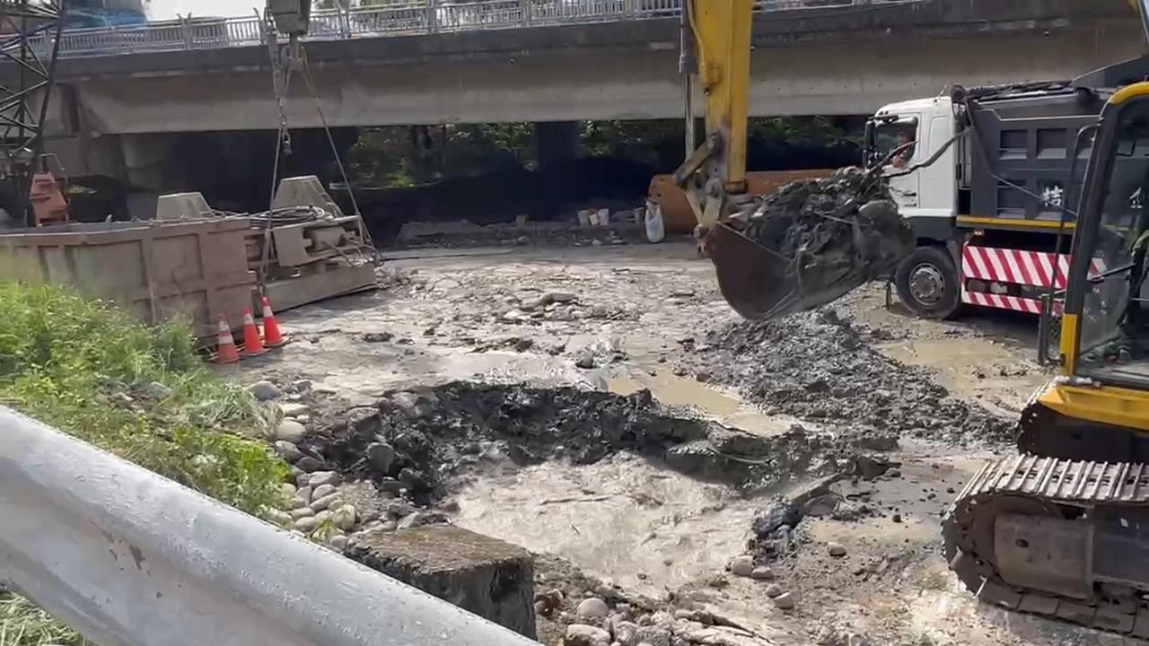 淡北道路工程頻出包! 挖破管停水3天 業者嘆:週末生意慘