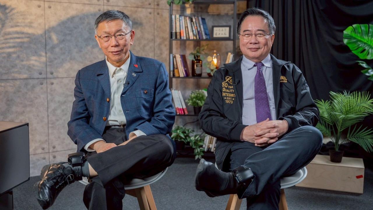 蔡正元合體柯文哲曬「電子腳鐐照」惹議！律師開嗆：犯罪還引以為傲？