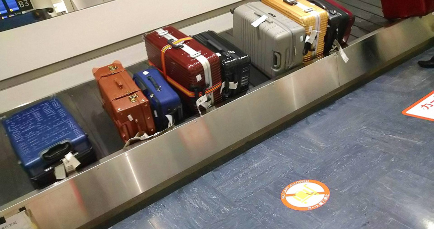 在日本機場拿錯行李被報警！最慘恐「永久禁止入境」　網讚：本來就是犯罪